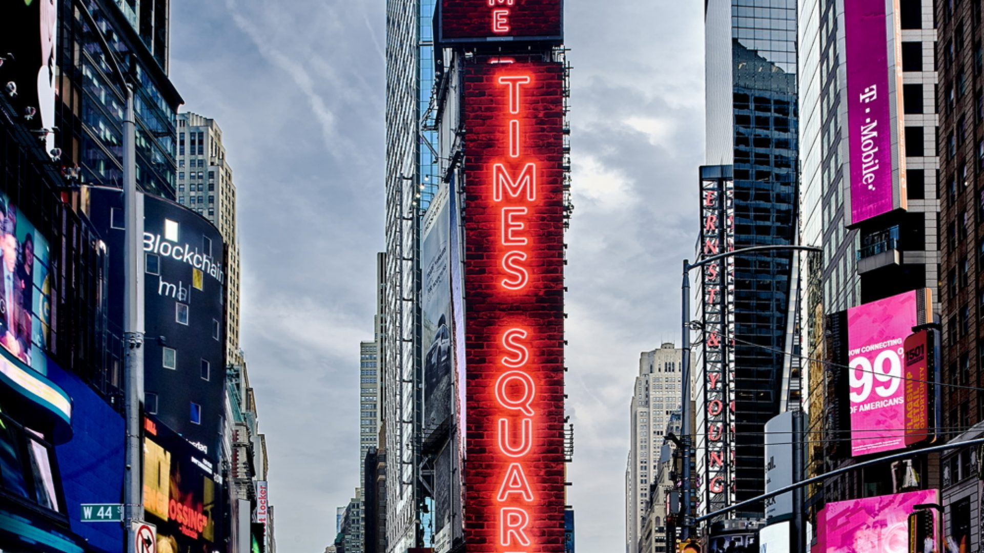 Samsung Instala Nuevas Pantallas LED Momentosas en el Corazón de Times Square de Nueva York
