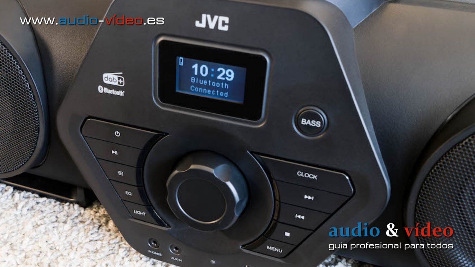 La última generación de potentes BoomBlaster JVC RVNB300 DAB