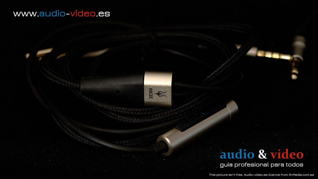 Meze - 99 Classics - review - auriculares - cables con micrófono