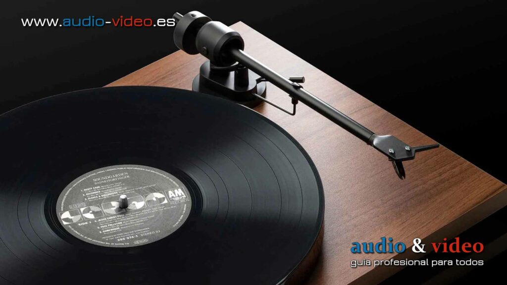 Pro-Ject E1, E1 Phono, E1 BT nueva serie de tocadiscos - brazo