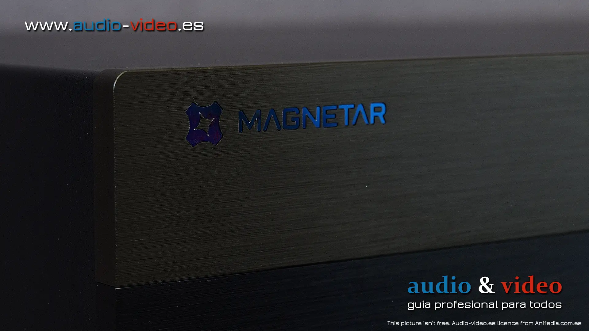 Magnetar UDP800 - logo flotante